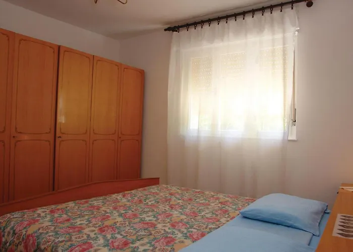Stunning Apartment In Pula With Kitchen